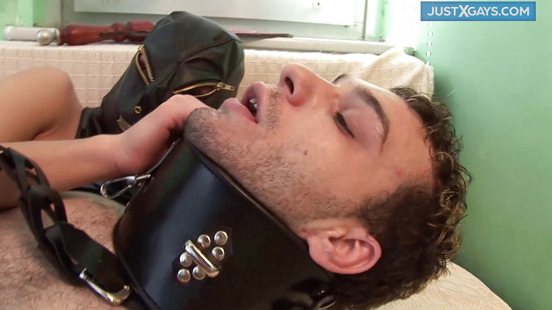 Just X Gays fetish: starší chlápek váže gaye na orální SM hru