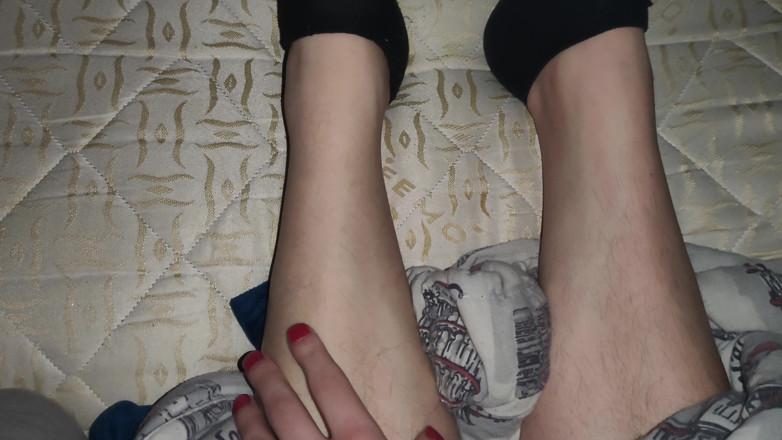 MartyBrady: Crossdresser Twink Mempunyai Fetish Untuk Mengurut Kaki Ayahnya