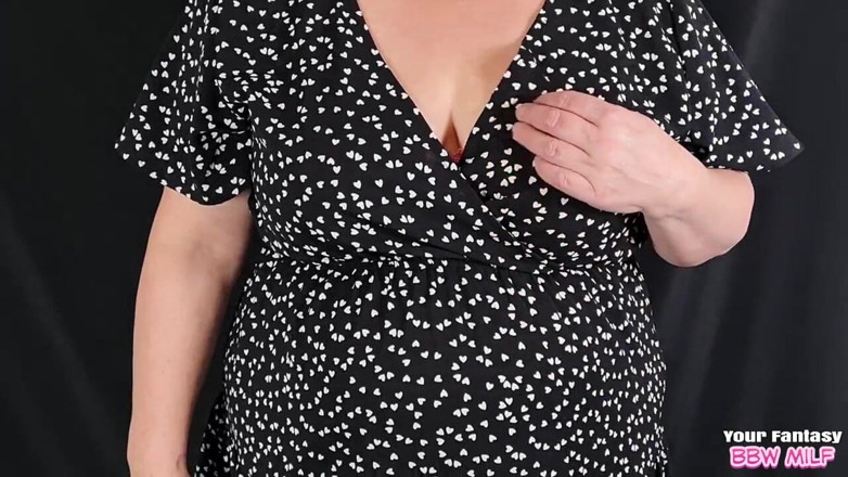 BBW_Wife: Ik pronk met mijn grote borsten en grote slipje voor...