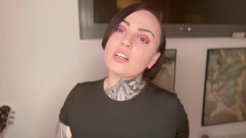 Miss Valentina: Cho tôi xem chiếc quần lót đó