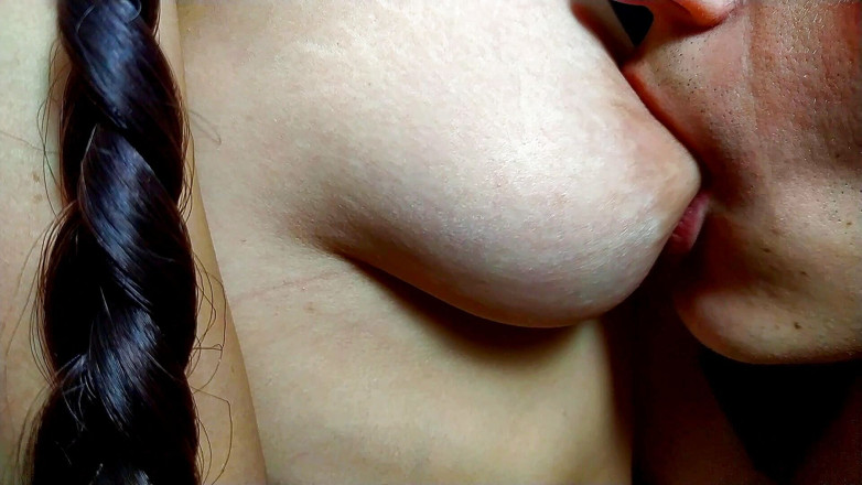 Nipple Stock: 보짓물 가득한 젖꼭지 빨기