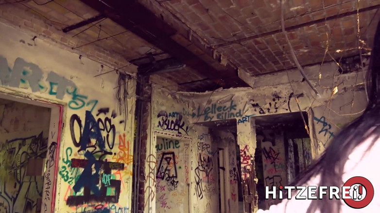 Hitzefrei: Худу тінку Меган Вентурі відтрахали в покинутій лікарні таксі
