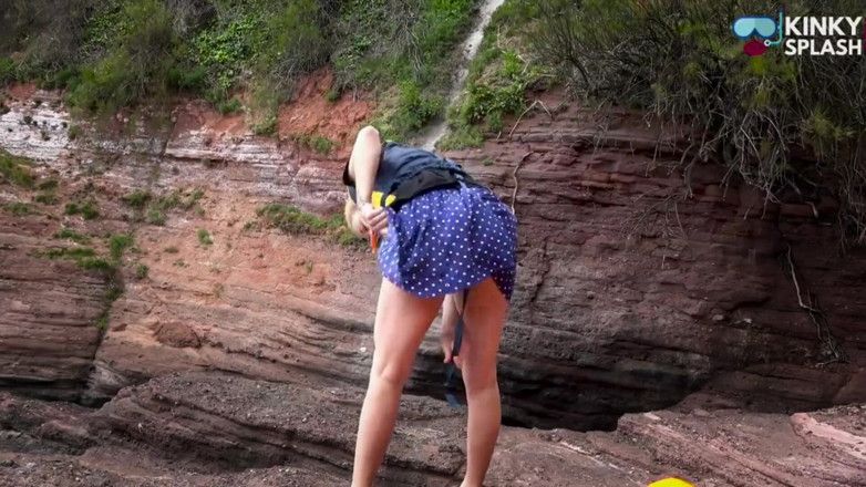 UKCuteGirl Lucy Lauren: Memilih life jacket paling seksi yang bisa bikin beceknya becek...