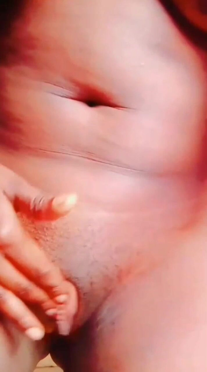 Me and my new slut: Con đĩ âm vật rất lớn gửi cho tôi video của cô ấy...