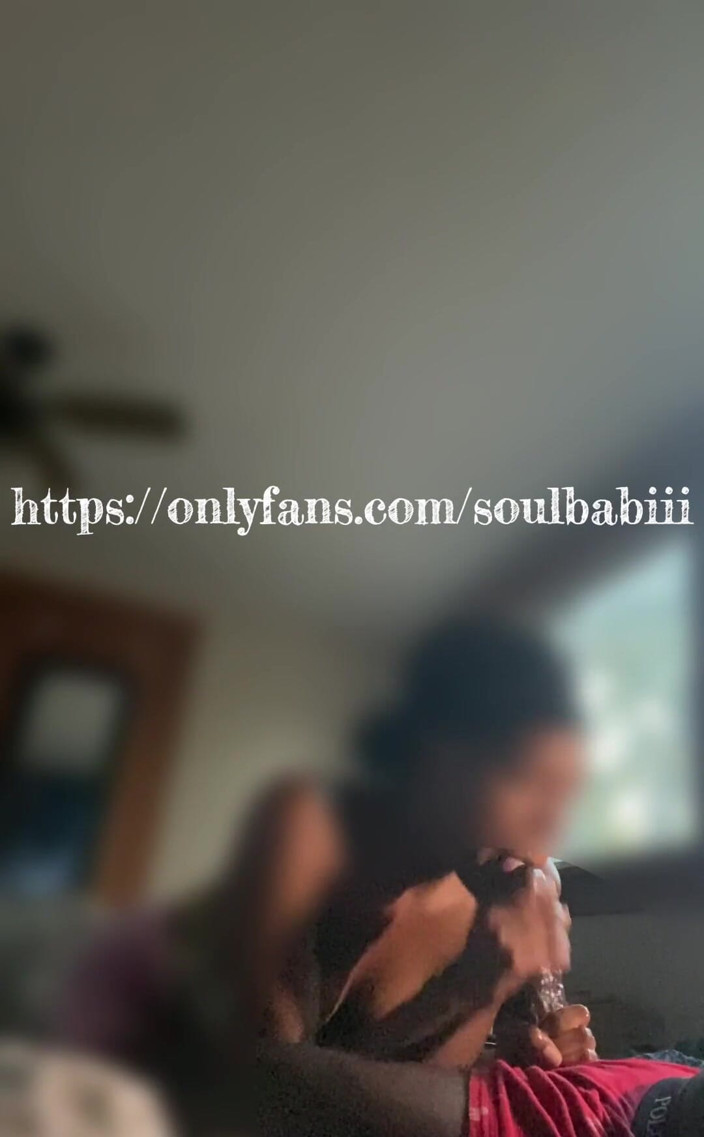 Soul Babiii: Menghisap batangnya dengan perlahan-lambat menghisap batangnya