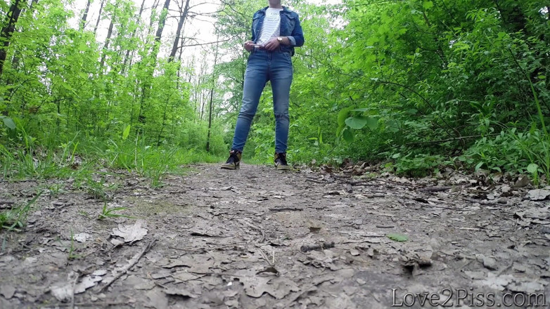 Love 2 Piss: Orinar al costado de la carretera y muchos otros lugares -...