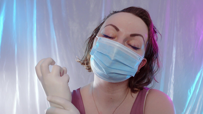 Arya Grander: ASMR con guanti chirurgici e maschera medica - di Arya Grander -...