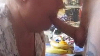 Zona901: 이 자지를 빠는 것은 내가 가장 좋아하는 것이고 그를 사정하는 걸 지켜봐