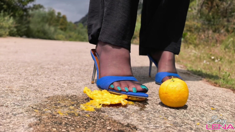 Goddess Lena: Écraser en talons hauts
