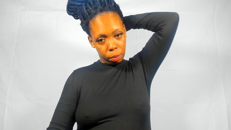 AnalEbony: Hodina skla s velkým zadkem v jump suite...