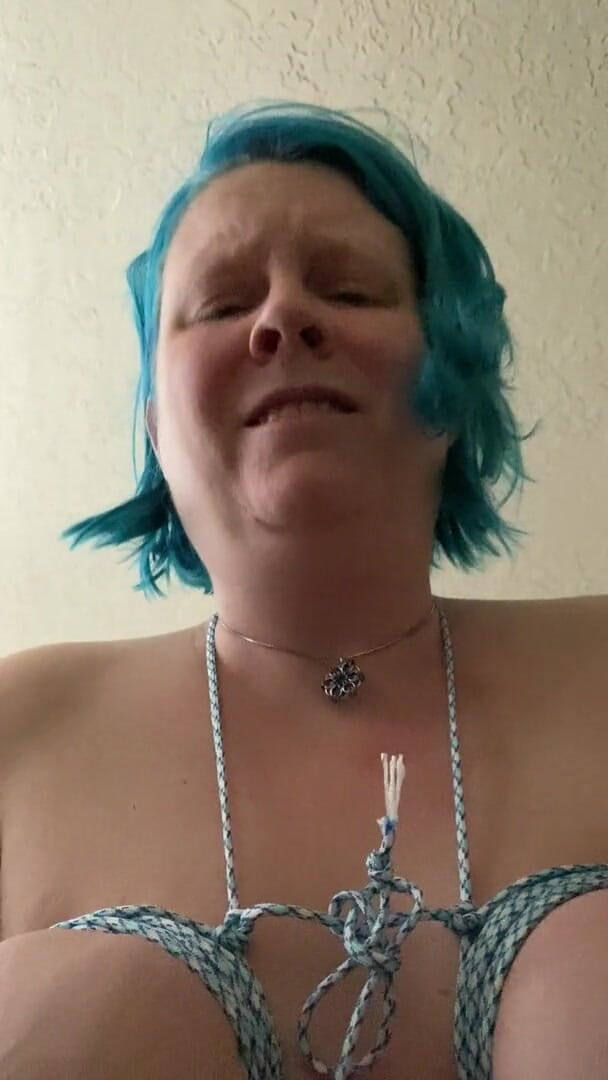 Hot potato girl: Volles gesicht, video mit gefesselten titten geknallt