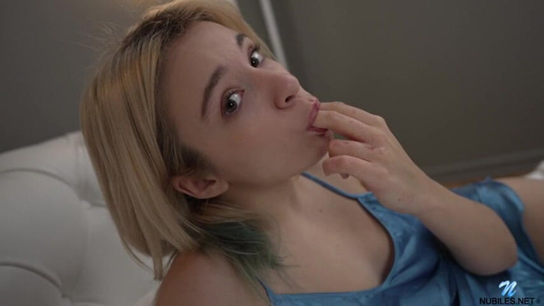 Barbie_princesslike: Carolina Monroe - petite blonde
