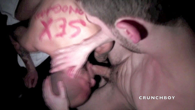 STRAIGHT BOY CURIOUS: Damien ošukaná velkým ptákem Johna