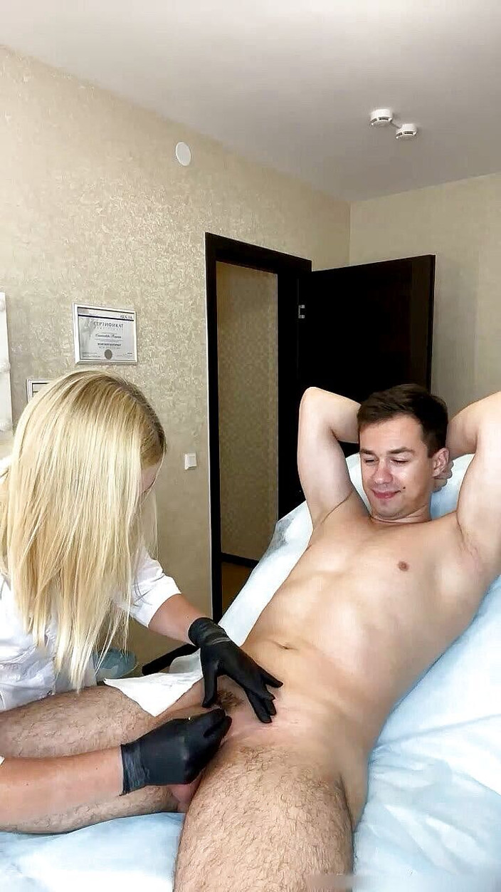 SugarNadya: Завершення глибокого депіляції бікіні для російської веб-камери