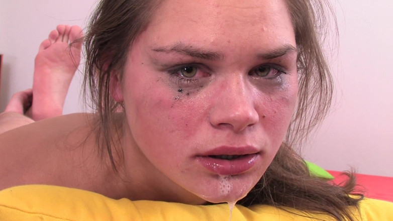 Young Throats: Đụ sâu cổ họng cực sâu bởi con cu quái...