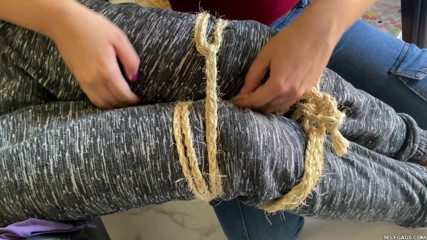 Selfgags femdom bondage: ¡Agarrado por una tarde en la esclavitud por mi hermanastra...