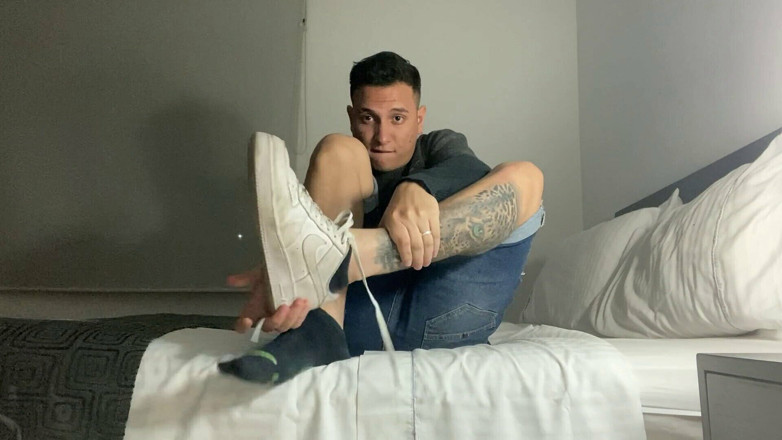 Tomas Styl: Goală într-un hotel din Medellin