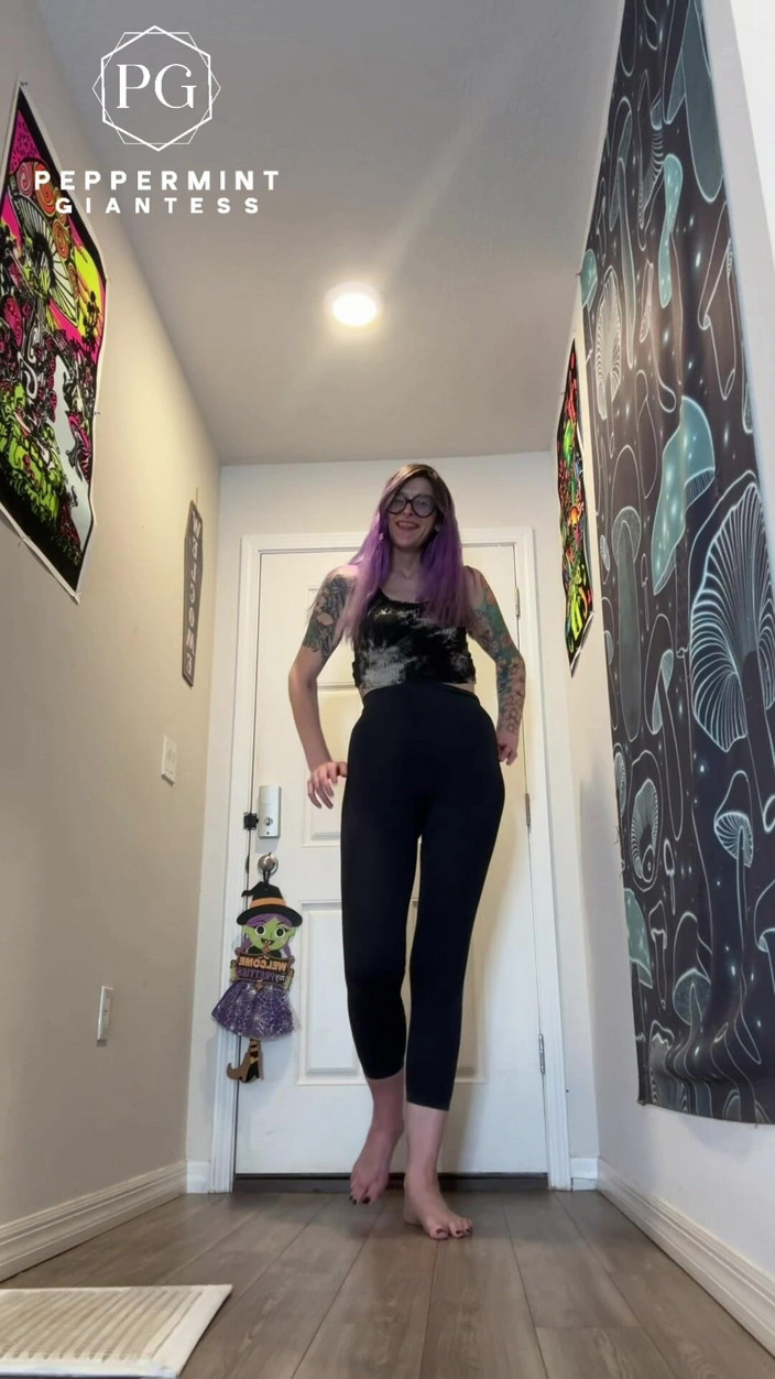 Peppermint Giantess: 1,80m Torres gigantes descalças sobre tudo em casa! Comparações de...