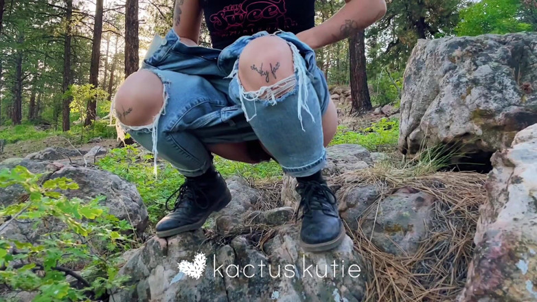 kactus kutie: Nahaufnahme sonnenuntergang pinkeln mit Bonni