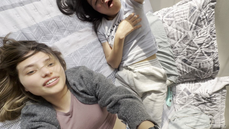 scarlettandc: O vizinho e eu jogamos luta feminina com os pés,...