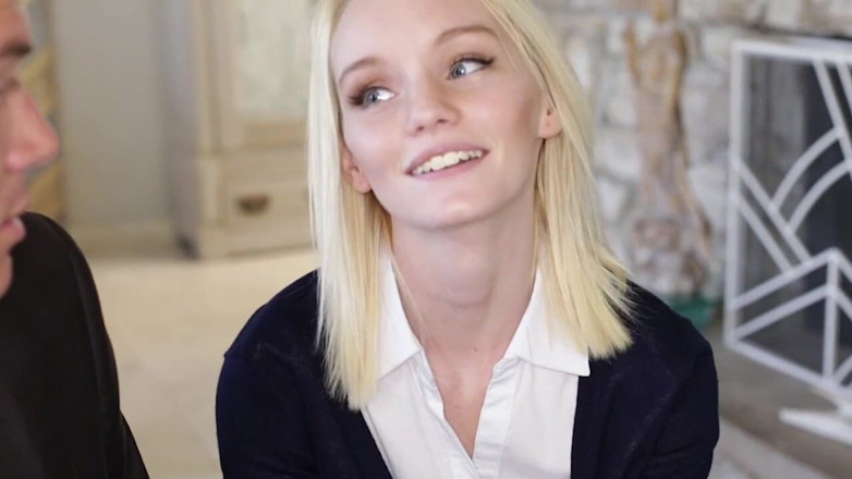 Exxxtra Small: Грязная юная юная блудница Sammie Daniels скачет на члене своей учительницы
