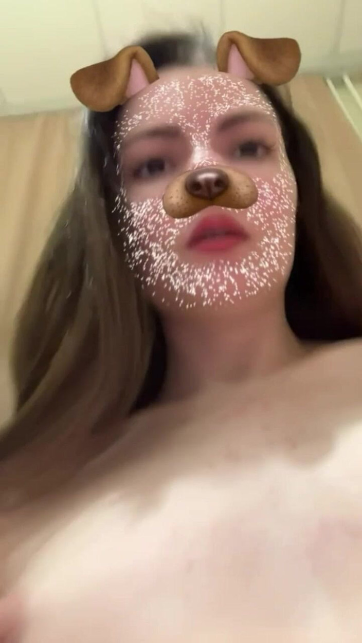 JuliaVeil: Strčila Jsem Dildo Vibrátor Do Svých Červených Kalhotek, Aby Se Mi...