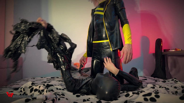 Wanheldvig: Latexová dronová plynová maska, ponožky fetiš a vášnivá hra na...