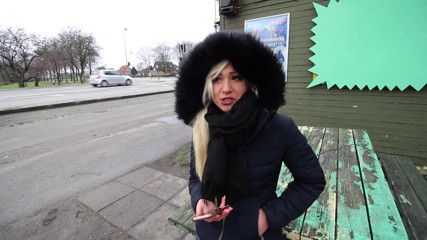 Eronordic: Si blonde panas berkelip tetek dan menghisap zakar di Denmark