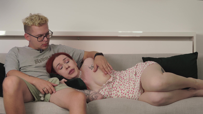 Toma Mur: Un beau-fils oral avec creampie surprend sa belle-mère avec sa...