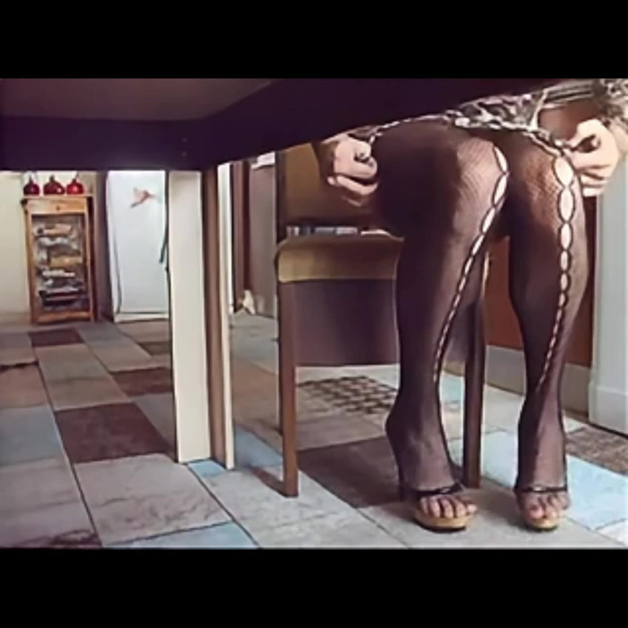 cd_aysemmm: Minha bunda é enorme, e as pessoas gozam de mim