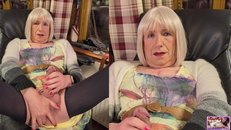 Fiona of Delights: Une belle-mère rose et blonde s’amuse