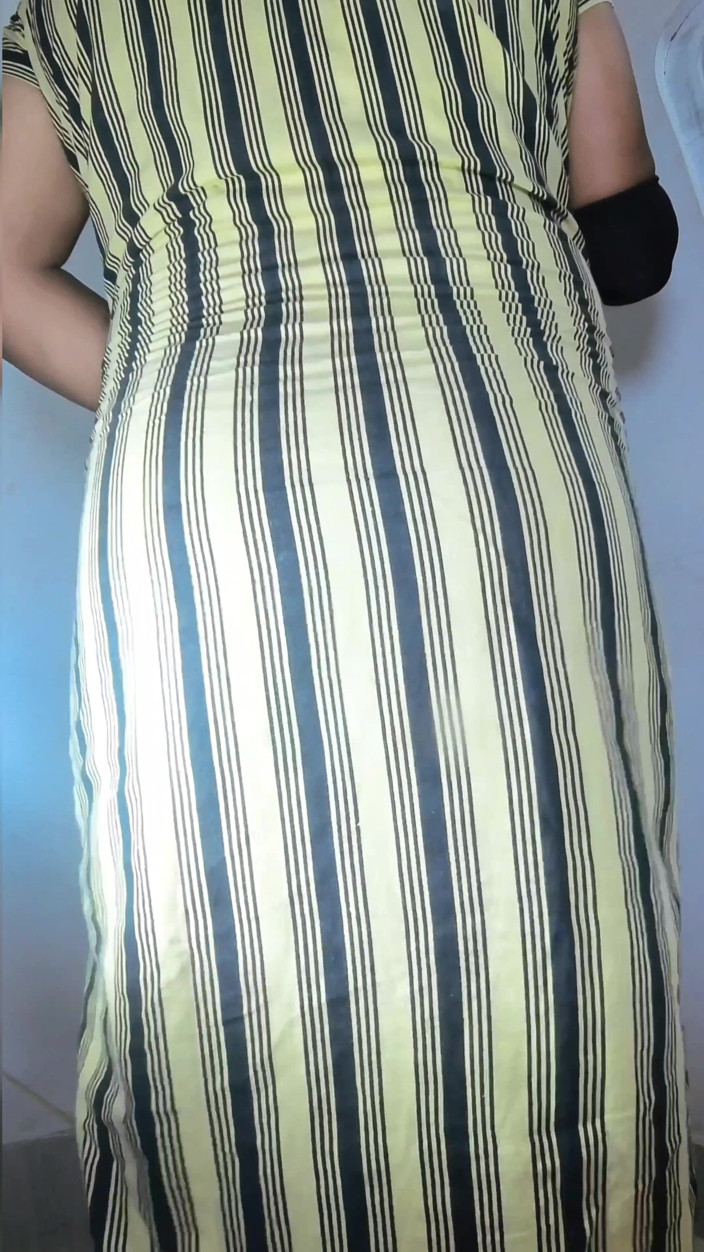Bigdesidick2: Desi sissy hứng tình trong nighty
