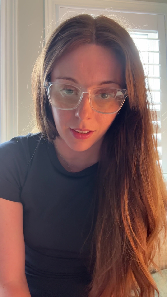 Nadia Foxx: Kočka v brýlích vám řekne, jak mrtvici!