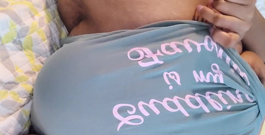 Josie4yourpleasure: Selamat pagi. Toket besar lembut dan perut muncrat.