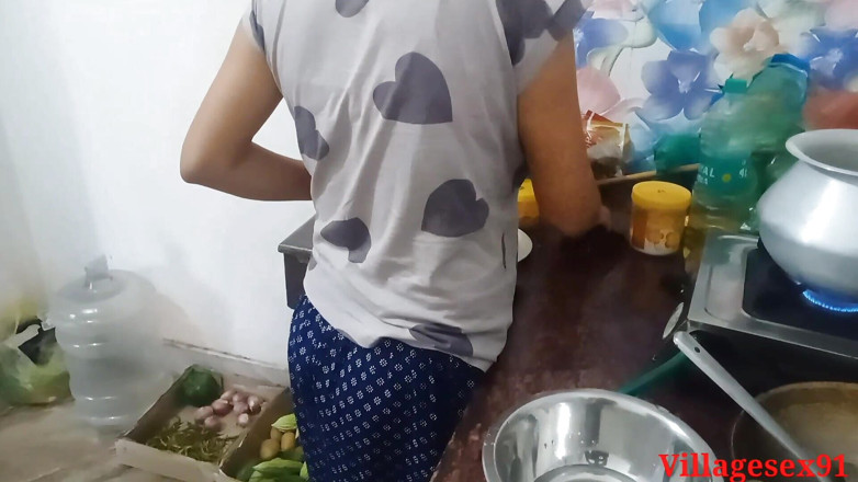Villagesex91: Tuve relaciones sexuales con esposa en la cocina vistiendo sari...