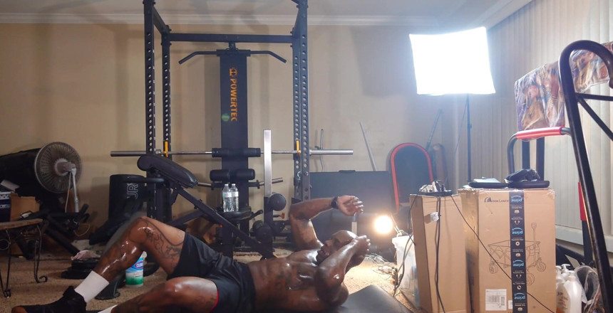 Hallelujah Johnson: Entraînement de conditionnement auto-myofascial rolling est pensé pour produire des...