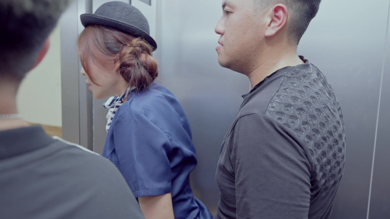 Asian Milfs n Teens: Une hôtesse de l'air chinoise excitée se fait prendre dans...