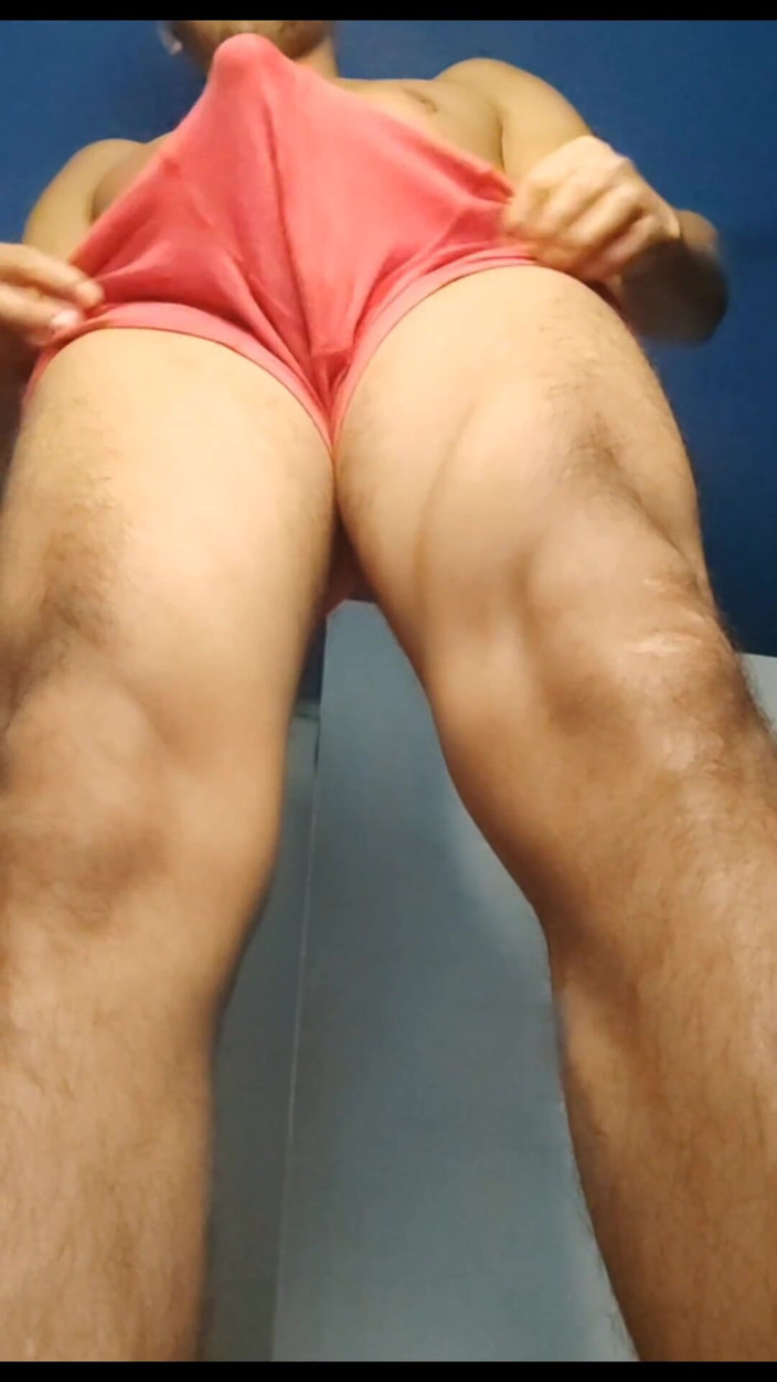 Hornyboy2058: Chico heterosexual caliente se pone duro en ropa interior roja -...