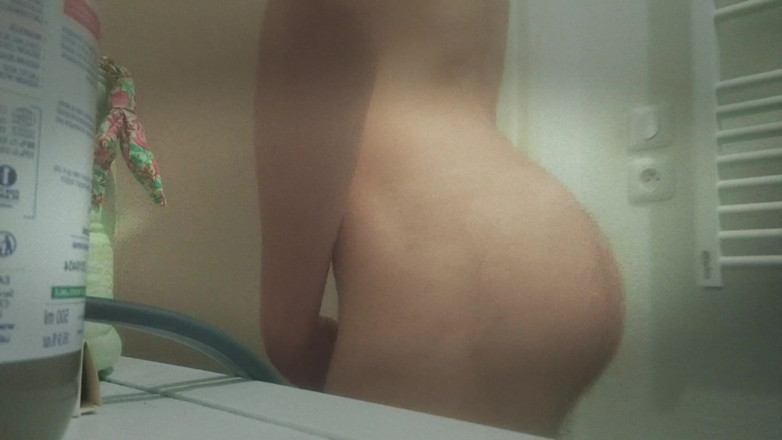 TwinkBigass: Я и ласкаю себя пальцами в ванной
