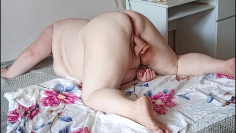 Zona901: Une voisine se détend en masturbant sa grosse chatte avec...