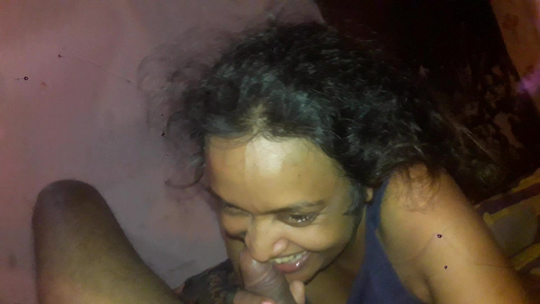 Tina Baby: Mi criada chupa mi polla