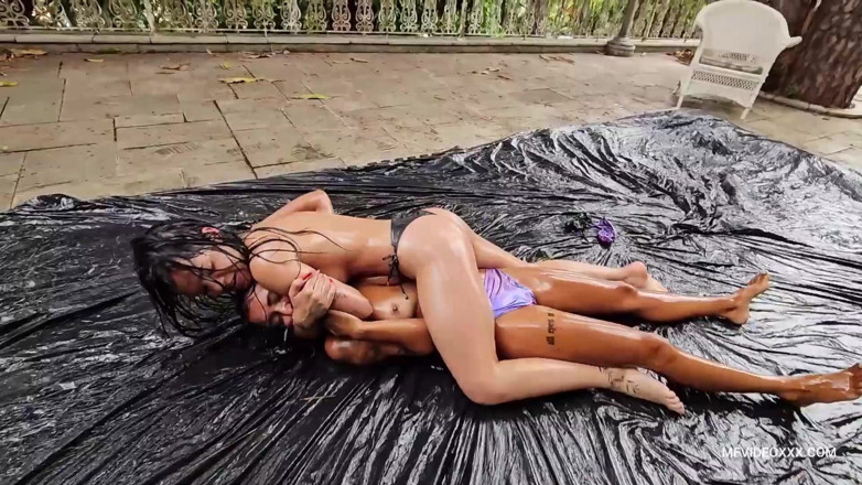 MF Fight: Trois mignonnes se battent à l’huile