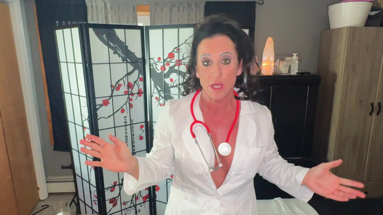 Kandylegsxxx: Il professore kandy divora uno studente cornuto