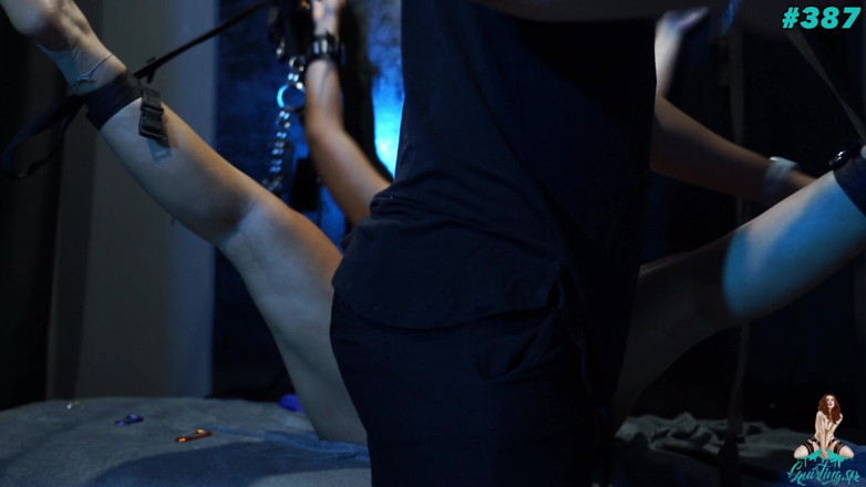 Squirting Sp: Massage: das mollige mädchen, das sich komplett gefesselt und viel...