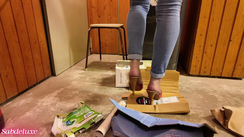 Sabdeluxe: 169 Cardboard Crush Kiara