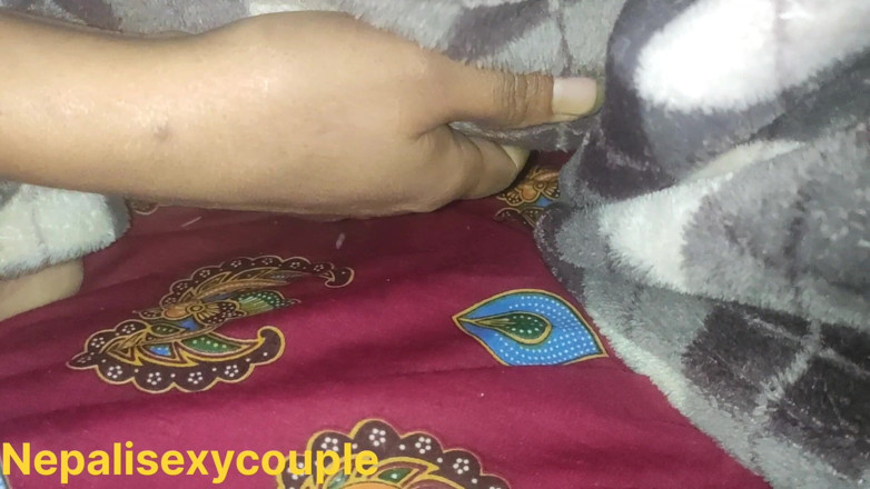 Nepalisexycouple: Мачеха с белой водой писает