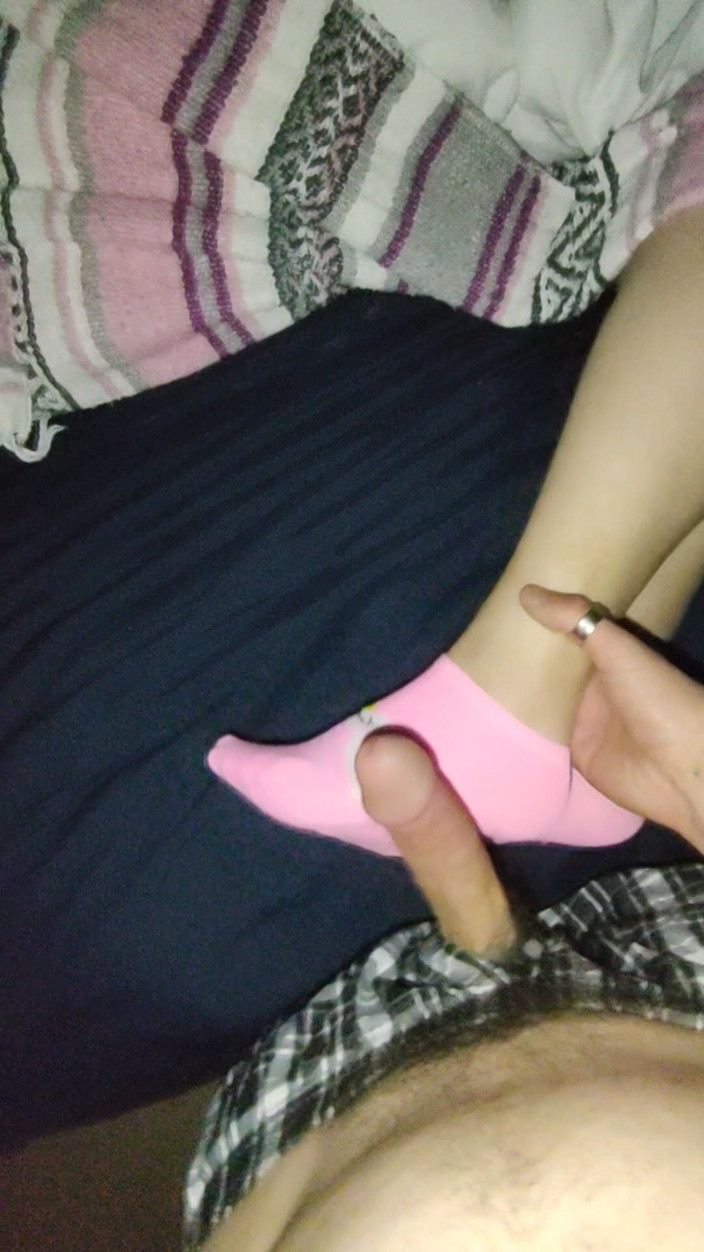 SocksAddict69: Malý růžový jednorožec sockjob