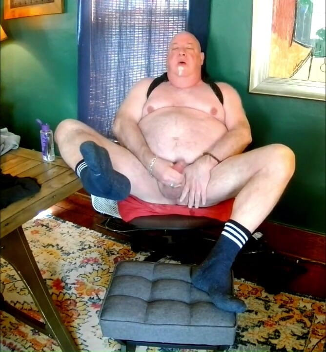 beardaddychub: Branlette en webcam pour un fan !