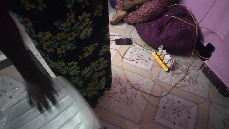 Tamil lesbian: Tamil desi evde edepsizce konuşuyor