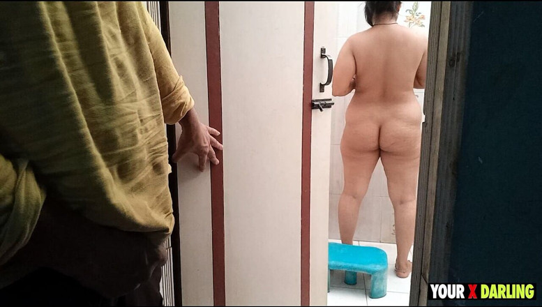 Jony Darling: Stepaunty Was Taking a Bath, the Boy Entered the Bathroom...